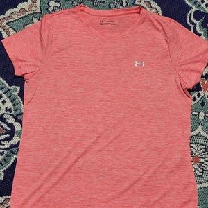 Women's Undrr Armor Dri fit Loor fit T shirt